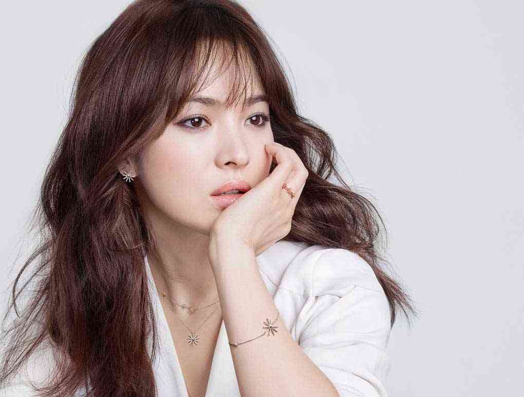 Song Hye Kyo Suka memainkan hidung - 11 Fakta menarik Song Hye Kyo yang belum kamu ketahui ini bikin Song Joong Ki Jatuh Hati