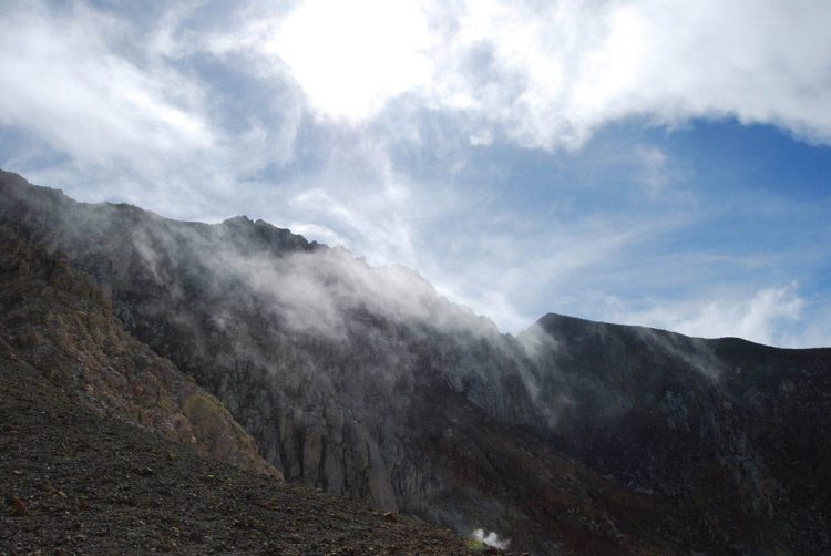 gunung egon flores 750x502 - Gunung Berapi Paling Aktif di Indonesia hingga 2018